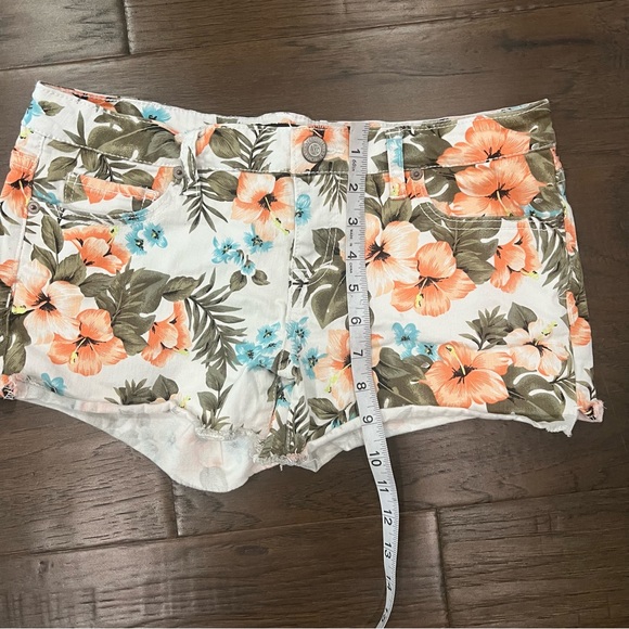 Aeropostale Floral Midi Shorts - Picture 8 of 9